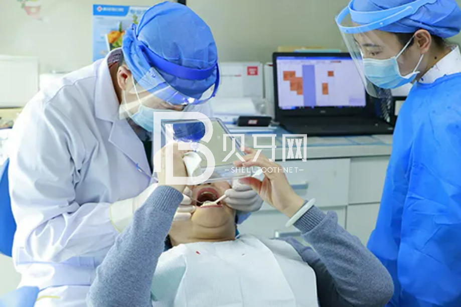 口福故事丨7旬“松牙困難戶”重新固定4顆松動(dòng)牙，想吃就吃