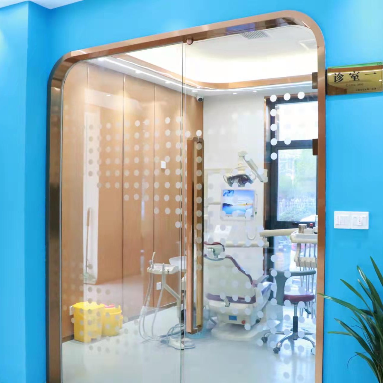 合肥一顆牙齒種植多少錢！阜陽潔康口腔(潁州南路門診部)2023全新種牙價目表，德國icx種植牙：6036元起/顆！