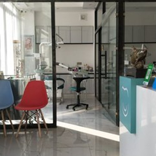 濰坊種植牙齒價(jià)錢！濰坊高新區(qū)李騰口腔診所種植牙價(jià)格表更新，國(guó)產(chǎn)萊頓BLB種植牙價(jià)格：3535元起/顆！