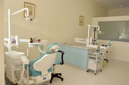 衢州種一顆牙齒要多少錢！衢州甘國芳口腔2023全新種牙價目表，國產(chǎn)清水種植牙價格：3736元起/顆！